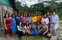 Con promotoras de salud comunitaria Achuar y Shuar, un programa de Fundación Pachamama, de hace dos años.