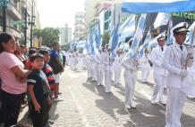 desfile estudiantil por las fiestas de Guayaquil