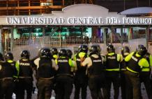 El Metro de Quito cerró la estación de la Universidad Central del Ecuador, después de los enfrentamientos entre la policía y manifestantes.