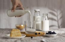 4 Razones Científicas por las que los Adultos Deberían Beber Leche (No Solo los Niños)