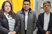 Ana Belén Yela, Luis Fernando Molina y Gustavo Mateus, asambleístas de la RC, en la Unidad Judicial de Quito.