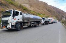 tanqueros leche sin poder cruzar las vías por el paro