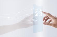 tecnologia-de-fondo-de-red-global-5g-con-medios-remezclados-de-telefonos-inteligentes-transparentes-futuristas (1)