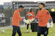 Gonzalo Valle y Hernán Galíndez arqueros de Ecuador.