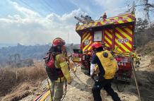 bomberos de Guayaquil en incendio forestal