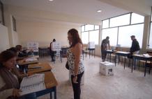 Miles de votantes en Ecuador deberán acudir a nuevos recintos el 16 de noviembre de 2025.
