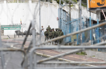 Los alrededores de la Asamblea Nacional, que están a pocas cuadras del Parque El Arbolito, amanecieron con custodia militar.