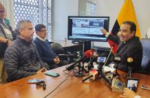 Juan González muestra video sobre vehículo vinculado a la explosión en la Bahía de Guayaquil.