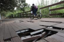 bicicleta en las camineras de isla Santay