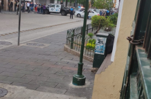 Una mochila en una de las puertas del Mercado Central causa temor.