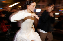 La artista Rosalía a su llegada a Callao en una aparición sorpresa para presentar su cuarto álbum, este lunes en Madrid.
