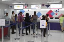 CLIENTES DEL BANCO DE GUAYAQUIL HACEN FILA PARA REALIZAR TRANSACCIONES.
