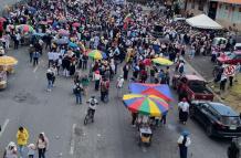 Indígenas de la provincia de Imbabura protagonizaron una marcha pacífica, mientras las actividades comienzan a reactivarse.