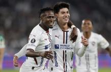 Leonel Quiñónez y Gabriel Villamil en el festejo del primer gol de Liga de Quito ante Palmeiras.