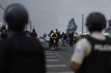 La Policía y Fuerzas Armadas intensificaron la apertura de las vías en Imbabura, luego de que la Conaie anunció el "cese" del paro nacional.
