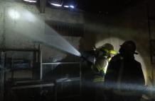 bomberos en incendio de Guayaquil