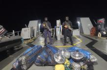 Ecuador y EE.UU. bloquean embarcaciones con armas.