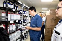 Primer lote de medicamentos del IESS llega a Quito.