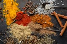 condimentos-indios-deliciosos-laicos-planos