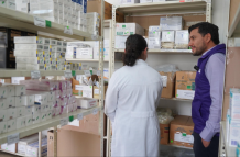 El ministro de Salud, Jimmy Martin, en el Hospital Básico de Sangolquí.