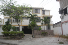 Fiscalía realiza pericia en el departamento de Sauces 9 donde ocurrió el asesinato de Martha Solís.