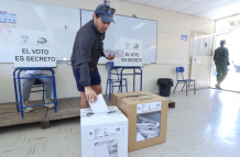 Consulta popular 2025 prohibición de fotos CNE sufragio