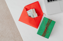 Referencial. El Décimo Tercer Sueldo o bono navideño será adelantado por el sector público y varias empresas privadas.