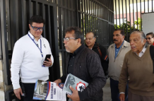 Nelson Erazo, presidente del Frente Popular, junto a delegados de organizaciones de jubilados y la Comisión de Defensa de la Seguridad Social.