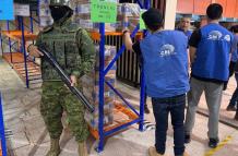 Las Fuerzas Armadas brindarán seguridad en el interior de los recintos militares y custodiarán las urnas para el escrutinio, durante la consulta popular.