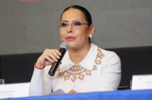 Diana Atamaint, presidenta del CNE.