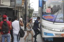 pasajeros en buses de Guayaquil
