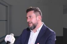 l locutor de radio Democracia, Álvaro Rosero, contó que habló con Daniel Noboa y aceptó que tenía impedimento para cargo público