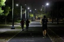 PARQUE SAMANES A MEDIA LUZ