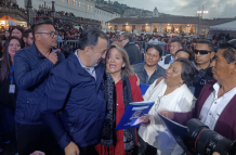 Miles de quiteños celebran los 491 años de fundación con música y tradición en el Centro Histórico de Quito.