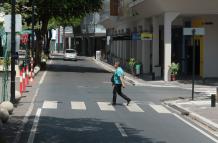 peatón en calle Panamá