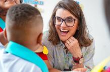 La vicepresidenta María José Pinto trata de desmarcarse de la opacidad denunciada en los contratos del Ministerio de Salud Pública.