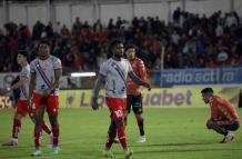 El Nacional, LigaPro 2025, descenso, Serie B, deudas, pagos atrasados, FEF, tercera sanción