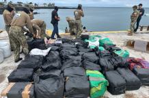 En una operación de control y vigilancia marítima permitió el hallazgo e incautación de 1.327 bloques de clorhidrato de cocaína.