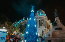 árbol navideño en Plaza de la Administración