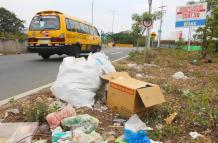 Basura en viales de La Aurora