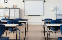 Referencial. Salón de clases vacío por vacaciones.