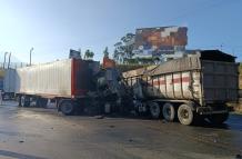 Explosión y choque en la vía Alóag