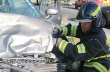 Uno de los tres accidentes en la av. Simón Bolívar ocurrió en la Ruta Viva. Allí dos personas quedaron heridas.