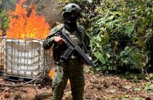 El Ejército ecuatoriano encontró y destruyó rutas ilegales supuestamente utilizadas para el transporte de explosivos y combustibles.
