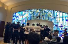 Jugadores de Barcelona y Emelec en el adiós de Mario Pineida.