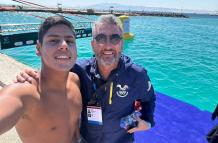 David Farinango y el entrenador argentino Iván Javier Sciacca.