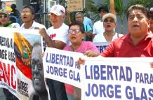 Los militantes de la Revolución Ciudadana (RC) acudieron a la Unidad Judicial de Santa Elena y esperaban que Glas llegara a la audiencia.