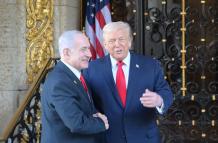 Donald Trump (i), y Benjamín Netanyahu.