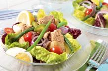 presentacion-de-ensalada-de-atun