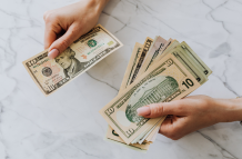 Referencial. Los beneficiarios del Bono de Desarrollo Humano reciben una ayuda económica mensual.